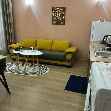 Adora Apartment Tirana Exterior foto